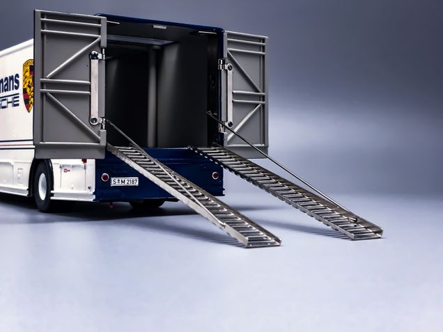 Illustration for article titled Renntransporter (picture-heavy content)